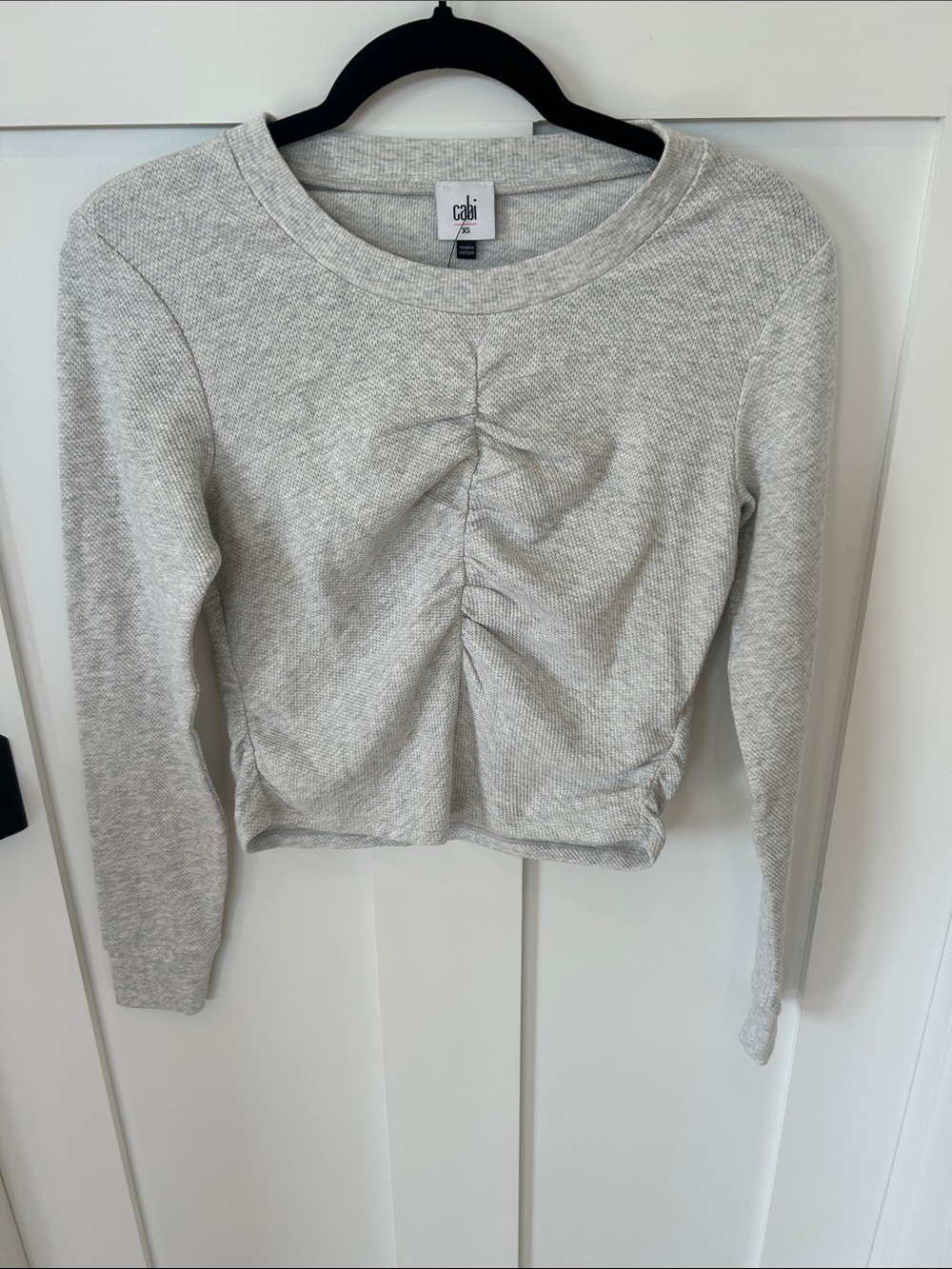 (NWT) CAbi Light Gray Ruched Long Sleeve Tee (Size CS)